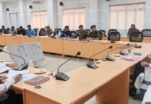 सड़क दुर्घटनाओं पर मण्डलायुक्त की सख्ती! बस्ती मण्डल में मानकों की अनदेखी करने वालों पर कार्रवाई की चेतावनी – ओवर स्पीड कैमरा फरवरी अंत तक लगेंगे