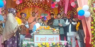 चंडी महायज्ञ और भागवत कथा में उमड़ी भक्ति की लहर समाजसेवी डॉ. उदय प्रताप चतुर्वेदी ने संतों को अंगवस्त्र भेंट कर किया सम्मानित, यज्ञ समिति को दी 21 हजार की सहयोग राशि