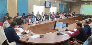 निर्माण कार्यों में लापरवाही नहीं चलेगी: मंडलायुक्त विकास परियोजनाओं को समय पर पूरा करें, जनता को जल्द मिले लाभ