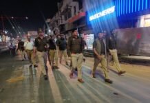 डीआईजी व एसएसपी ने शहर में किया पैदल गश्त, सुरक्षा व्यवस्था का लिया जमीनी जायजा