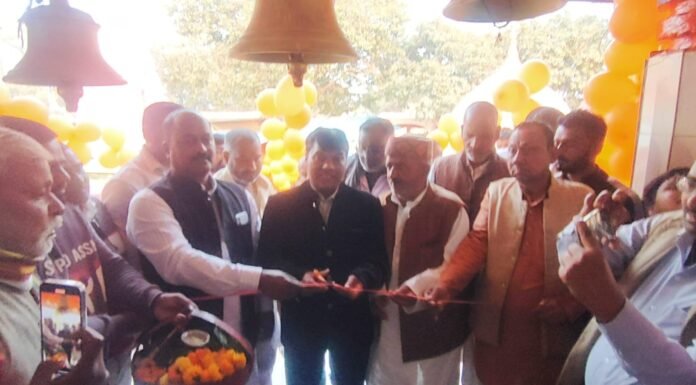 तामेश्वरनाथ मेले का भव्य शुभारंभ: डॉ. उदय प्रताप चतुर्वेदी ने काटा फीता, दी ₹31 हजार की सहयोग राशि