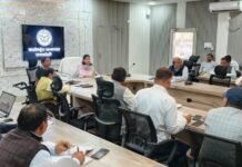 डीएम हर्षिता माथुर की अध्यक्षता में सीएम डैशबोर्ड बैठक: निर्माण कार्यों को समयबद्ध व गुणवत्तापूर्ण पूर्ण करने के सख्त निर्देश, लापरवाही पर पेनाल्टी की चेतावनी