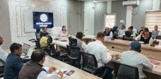 डीएम हर्षिता माथुर की अध्यक्षता में सीएम डैशबोर्ड बैठक: निर्माण कार्यों को समयबद्ध व गुणवत्तापूर्ण पूर्ण करने के सख्त निर्देश, लापरवाही पर पेनाल्टी की चेतावनी