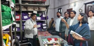 डीएम हर्षिता माथुर ने कलेक्ट्रेट पटलों का औचक निरीक्षण: अभिलेख रख-रखाव, लंबित प्रकरणों की समीक्षा और डिस्प्ले पर सख्त निर्देश