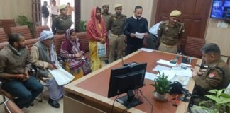 एसएसपी डॉ. कौस्तुभ ने सुनी फरियाद: मुख्यमंत्री योगी आदित्यनाथ ऑनलाइन निगरानी में जुड़े, जनता दर्शन की प्रक्रिया हुई और सख्त