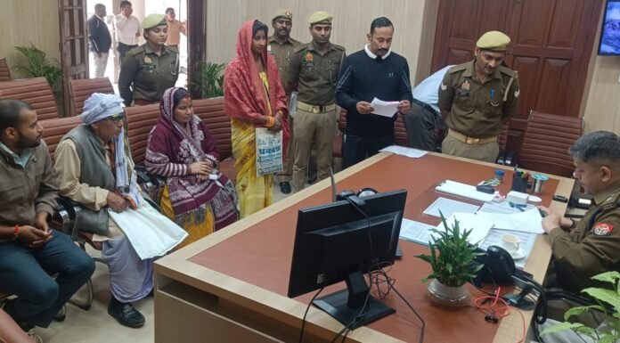 एसएसपी डॉ. कौस्तुभ ने सुनी फरियाद: मुख्यमंत्री योगी आदित्यनाथ ऑनलाइन निगरानी में जुड़े, जनता दर्शन की प्रक्रिया हुई और सख्त