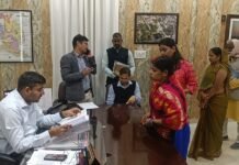 जनता दर्शन में डीएम दीपक मीणा ने सुनी फरियाद: मुख्यमंत्री योगी आदित्यनाथ ऑनलाइन निगरानी में जुड़े, त्वरित निस्तारण के सख्त निर्देश