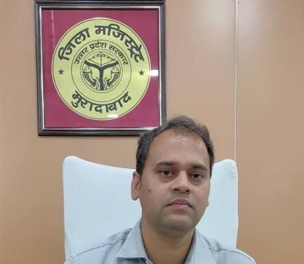 मुरादाबाद में फर्जी आख्या का खेल! लेखपाल सुनील शर्मा दोषी, मूल वेतन पर रिवर्ट पुलिस लाइन की सरकारी जमीन को निजी नाम पर करने की कोशिश नाकाम