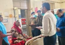 होली पर्व पर स्वास्थ्य सेवाओं को सतर्क रखने के लिए सीडीओ सार्थक अग्रवाल ने जिला अस्पताल बस्ती का औचक निरीक्षण किया: इमरजेंसी, ओटी, एम्बुलेंस और स्टाफ उपस्थिति पर सख्त निर्देश