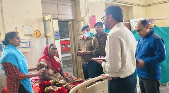 होली पर्व पर स्वास्थ्य सेवाओं को सतर्क रखने के लिए सीडीओ सार्थक अग्रवाल ने जिला अस्पताल बस्ती का औचक निरीक्षण किया: इमरजेंसी, ओटी, एम्बुलेंस और स्टाफ उपस्थिति पर सख्त निर्देश