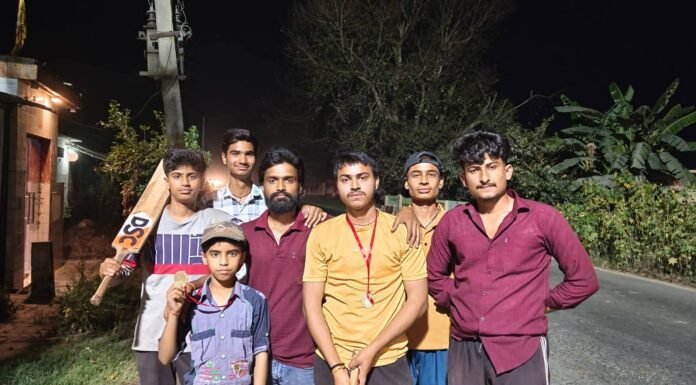 10 साल के लकी ने चुराया दिल, पानापार ने महादेवा बाजार को 30 रन पर समेटकर सुपर-8 में जगह बनाई