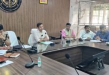 गैस सिलेंडरों में घटतौली-मुनाफाखोरी पर कड़ी कार्रवाई की चेतावनी डीएम शैलेश कुमार ने 40 गैस एजेंसियों के संचालकों को दिए सख्त निर्देश