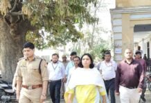 उप निरीक्षक भर्ती परीक्षा के केंद्रों का डीएम ने किया निरीक्षण निष्पक्षता और शुचिता पर जोर, लापरवाही पर कार्रवाई की चेतावनी