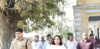 उप निरीक्षक भर्ती परीक्षा के केंद्रों का डीएम ने किया निरीक्षण निष्पक्षता और शुचिता पर जोर, लापरवाही पर कार्रवाई की चेतावनी