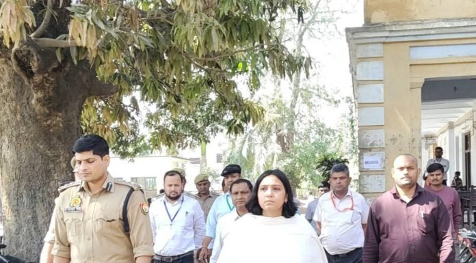 उप निरीक्षक भर्ती परीक्षा के केंद्रों का डीएम ने किया निरीक्षण निष्पक्षता और शुचिता पर जोर, लापरवाही पर कार्रवाई की चेतावनी