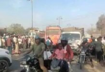 ट्रक ने स्कूटी सवार शिक्षिका को रौंदा, मौके पर मौत बहन घायल, हादसे के बाद घंटों जाम; ट्रक चालक फरार