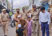 ईद-उल-फितर पर कमिश्नर-डीआईजी ने किया पैदल भ्रमण: शांति और सौहार्द का संदेश