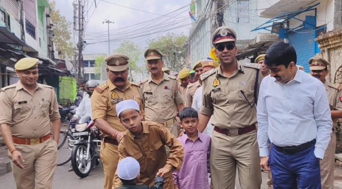 ईद-उल-फितर पर कमिश्नर-डीआईजी ने किया पैदल भ्रमण: शांति और सौहार्द का संदेश