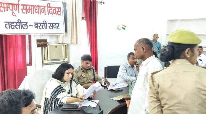 डीएम ने तहसील बस्ती सदर में सुनी जन फरियादें: सम्पूर्ण समाधान दिवस में 61 शिकायतें, 06 का मौके पर निस्तारण