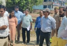 लापरवाही पर सख्त डीएम शैलेष कुमार, निर्माण कार्यों में गुणवत्ता व गति सुनिश्चित करने के सख्त निर्देश