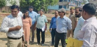 लापरवाही पर सख्त डीएम शैलेष कुमार, निर्माण कार्यों में गुणवत्ता व गति सुनिश्चित करने के सख्त निर्देश