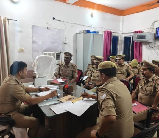 खलीलाबाद सदर सीओ अमित कुमार ने कोतवाली खलीलाबाद के सभी विवेचकों का किया अर्दली रूम, दिए सख्त दिशा-निर्देश