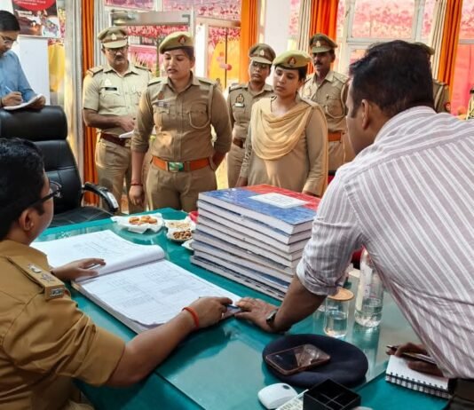 धनघटा का वार्षिक निरीक्षण: एसपी ने दिए सख्त निर्देश, महिला सुरक्षा में उत्कृष्ट कार्य पर दो महिला पुलिसकर्मी व एक उपनिरीक्षक सम्मानित।