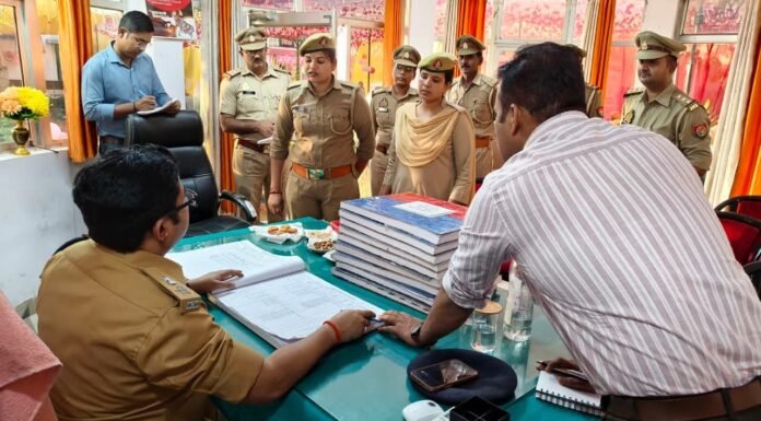 धनघटा का वार्षिक निरीक्षण: एसपी ने दिए सख्त निर्देश, महिला सुरक्षा में उत्कृष्ट कार्य पर दो महिला पुलिसकर्मी व एक उपनिरीक्षक सम्मानित।