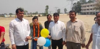 एसआर इंटरनेशनल एकेडमी में मेधावियों पर पुरस्कारों की बौछार