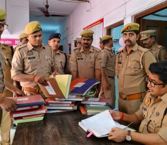 संतकबीरनगर पुलिस को मिला नया जोश : एसपी मीना ने थाना कोतवाली खलीलाबाद का किया वार्षिक निरीक्षण