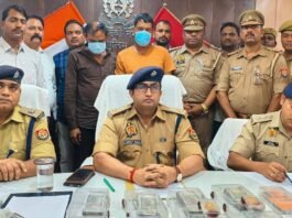 नकली सोने का लालच देकर 8 लाख ठगे, पुलिस ने दोनों ठगों को दबोचा; बरामदगी में नकली बिस्कुट, नगद राशि और होमगार्ड की वर्दी भी मिली