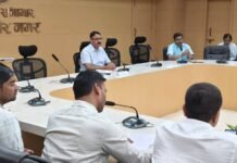 डीएम की सख्ती: पेट्रोल-डीजल-गैस की आपूर्ति बनी रहे सुचारु, अफवाहों पर न दें ध्यान