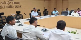 डीएम की सख्ती: पेट्रोल-डीजल-गैस की आपूर्ति बनी रहे सुचारु, अफवाहों पर न दें ध्यान