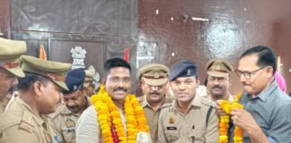मऊ पुलिस परिवार ने दी भावभीनी विदाई: एसएसपी इलामारन को एटा स्थानांतरण पर विदा किया