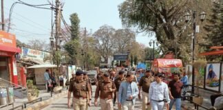 आगामी त्यौहारों को लेकर प्रशासन अलर्ट: एसएसपी-नगर आयुक्त ने कैंट में लिया यातायात-पार्किंग का जायजा