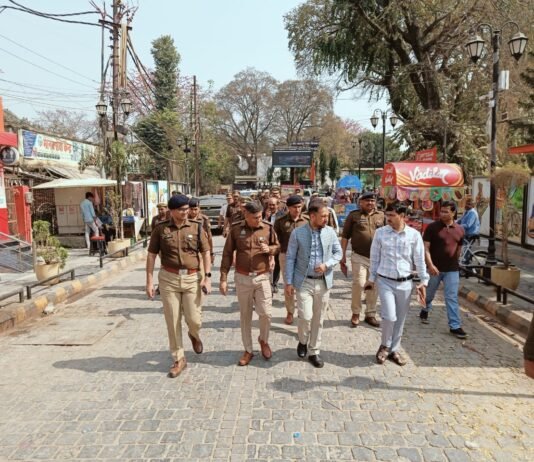 आगामी त्यौहारों को लेकर प्रशासन अलर्ट: एसएसपी-नगर आयुक्त ने कैंट में लिया यातायात-पार्किंग का जायजा
