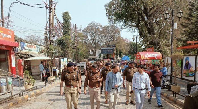 आगामी त्यौहारों को लेकर प्रशासन अलर्ट: एसएसपी-नगर आयुक्त ने कैंट में लिया यातायात-पार्किंग का जायजा