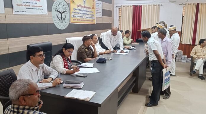 सम्पूर्ण समाधान दिवस: सदर तहसील में 110 फरियादियों की सुनी गईं समस्याएं, 10 का मौके पर निस्तारण