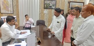 तहसील प्रशासन की कार्यशैली पर सवाल: चौरीचौरा-खजनी एसडीएम पर आदेश न मानने का आरोप.