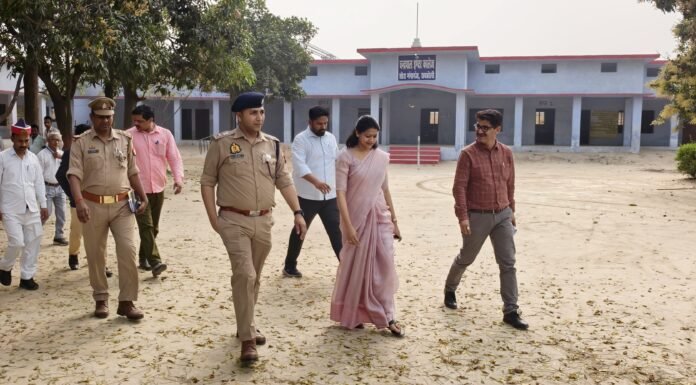 डीएम-एसपी ने परीक्षा केंद्रों का निरीक्षण किया: उपनिरीक्षक भर्ती परीक्षा को पारदर्शी व सकुशल कराने के निर्देश