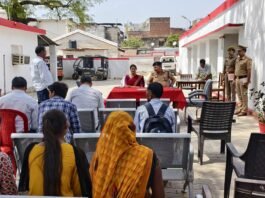 डीएम-एसपी ने थाना दिवस पर सुनी जनता की फरियादें शिकायतों का त्वरित व गुणवत्तापूर्ण निस्तारण के दिए सख्त निर्देश