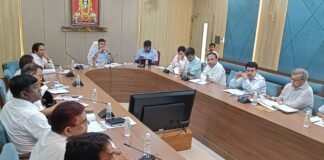 मंडलायुक्त अनिल ढींगरा की अध्यक्षता में विकास कार्यों की समीक्षा बैठक