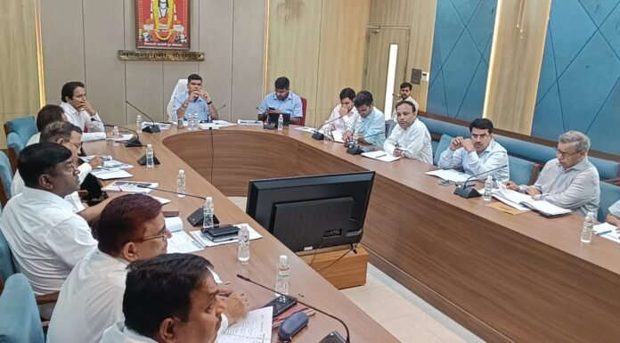 मंडलायुक्त अनिल ढींगरा की अध्यक्षता में विकास कार्यों की समीक्षा बैठक
