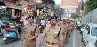 रमज़ान और ईद को लेकर गोरखपुर में हाई अलर्ट, एसपी सिटी निमिष पाटिल का फ्लैग मार्च
