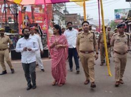 डीएम-एसपी ने ईद के मद्देनजर मस्जिदों-मार्केट का किया भ्रमण, सौहार्दपूर्ण त्योहार की अपील