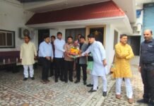 ईद पर समाजसेवी डॉ. उदय प्रताप चतुर्वेदी ने बांटी खुशियां, मजबूत किया भाईचारे का संदेश