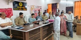 डीएम-एसपी ने तहसील डलमऊ में सुनी जनता की फरियादें: सम्पूर्ण समाधान दिवस में 37 शिकायतें, 04 का मौके पर निस्तारण