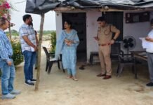 डीएम ने अस्थायी गौ संरक्षण केन्द्र का किया औचक निरीक्षण, दिए सख्त निर्देश