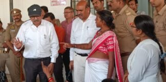बकाया भुगतान को लेकर आशा बहुओं का डीएम कार्यालय पर प्रदर्शन, एसीएम के समझाने पर समाप्त हुआ धरना
