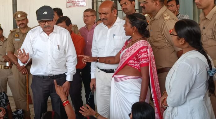 बकाया भुगतान को लेकर आशा बहुओं का डीएम कार्यालय पर प्रदर्शन, एसीएम के समझाने पर समाप्त हुआ धरना